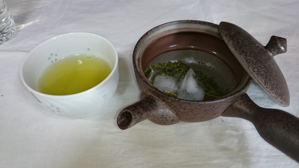 暑い夏、水出し緑茶ですっきり過ごしたい！！水出し緑茶の嬉しい効果。