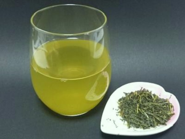 緑茶の秘密vol,２　温かいお茶を飲む時の注意点！